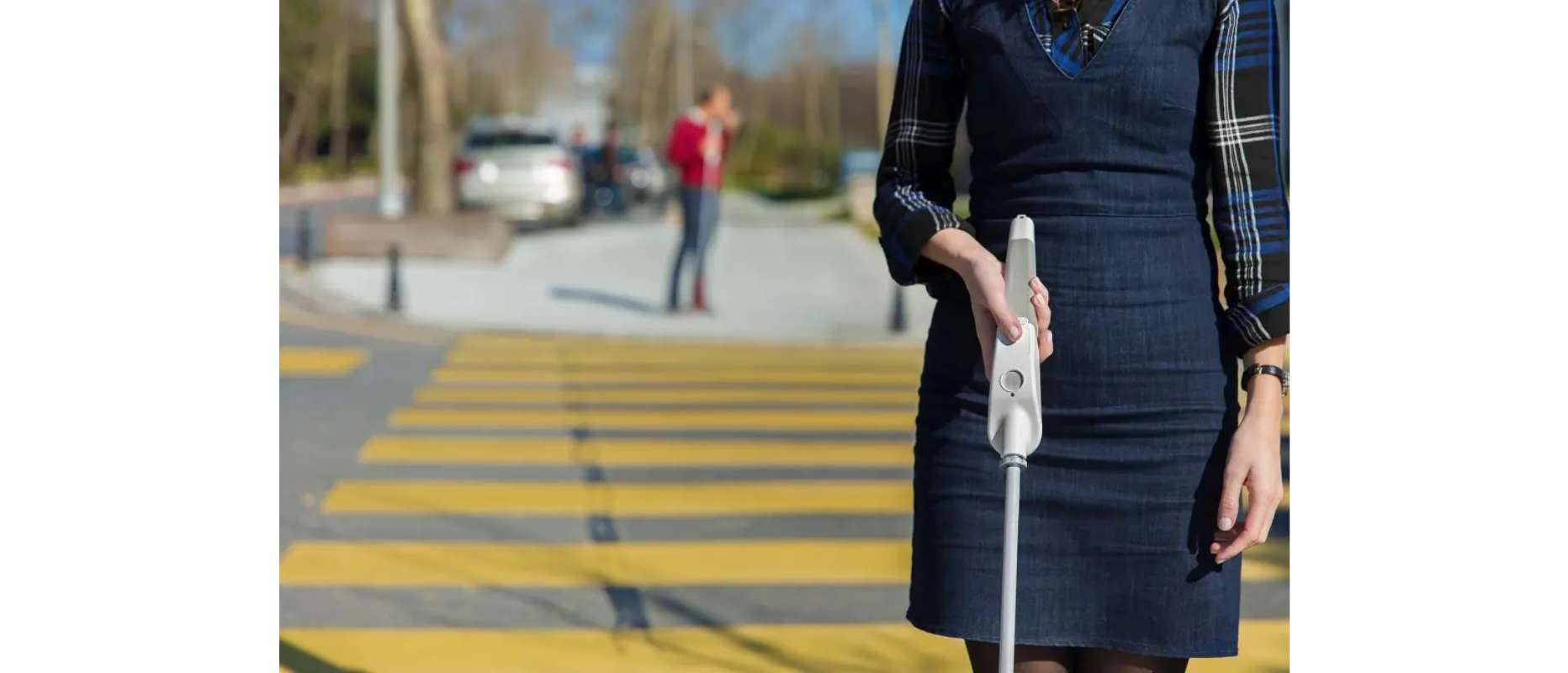 障害物を認識しながら歩行ルートをガイドしてくれるスマート白杖サービス